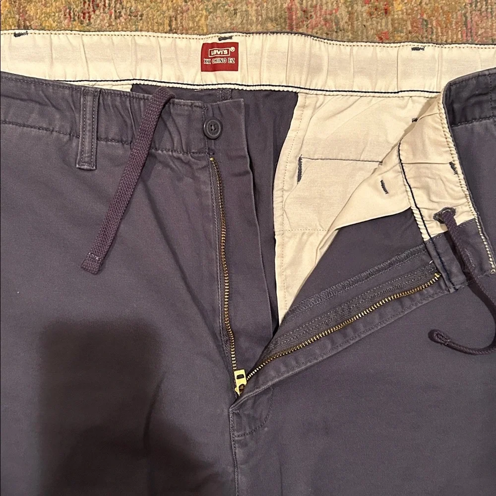 Levi's Navy Chino Pants Like New - Picture 6 of 7